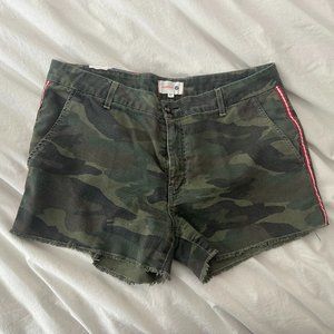 Sundry Green Camo Red Stripe Raw Hem Shorts size 31